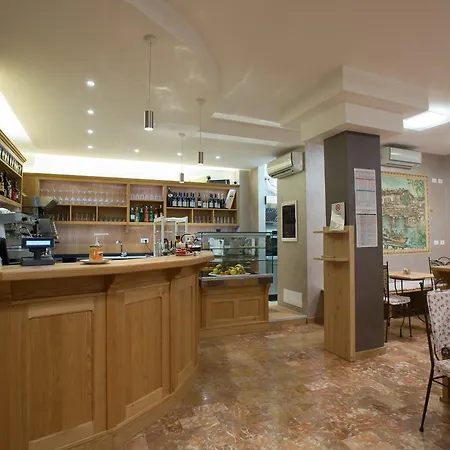 Ξενοδοχείο Italia